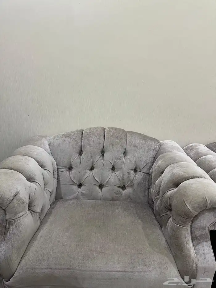 كنب ثلاث قطع مع مخادها شبه جديد 3