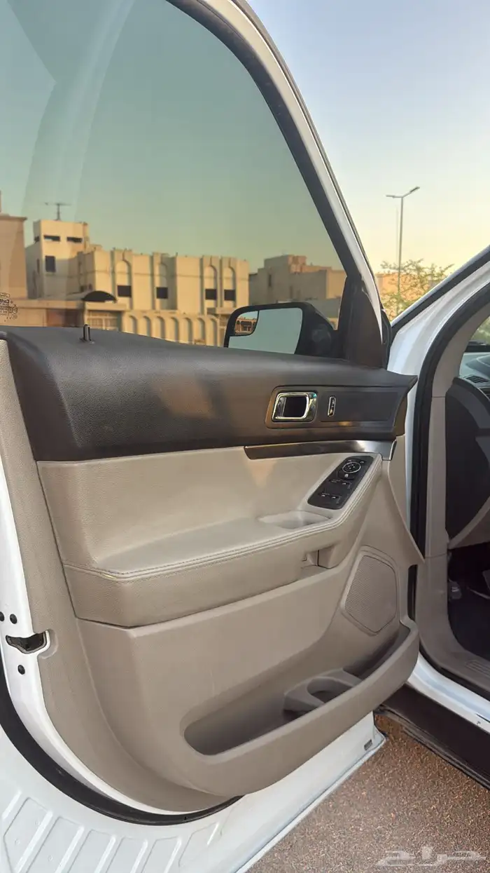 فورد اكسبلورر نظيف 2015 12