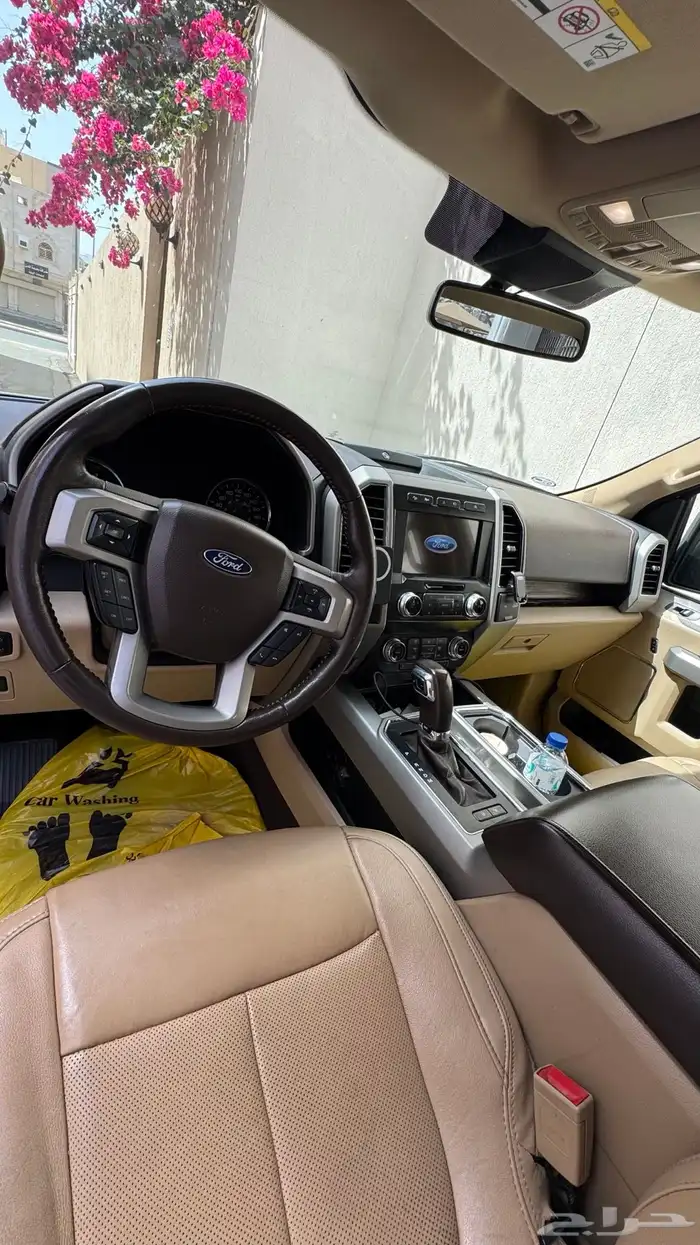 فورد f150 لاريت 2019 أبيض فل كامل 8 سلندر 5