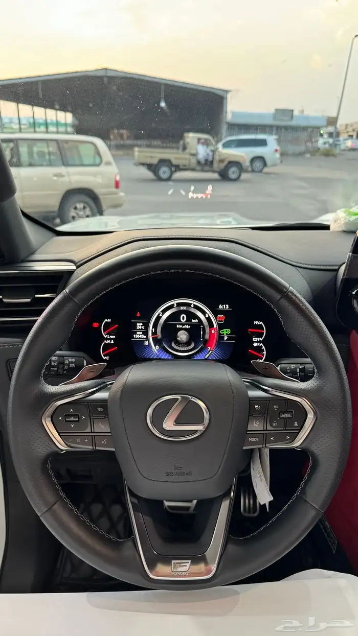لكزس 2024 LX600 فئة اف سبورت ابيض لولوي ماشي 13 الف وكالة 5