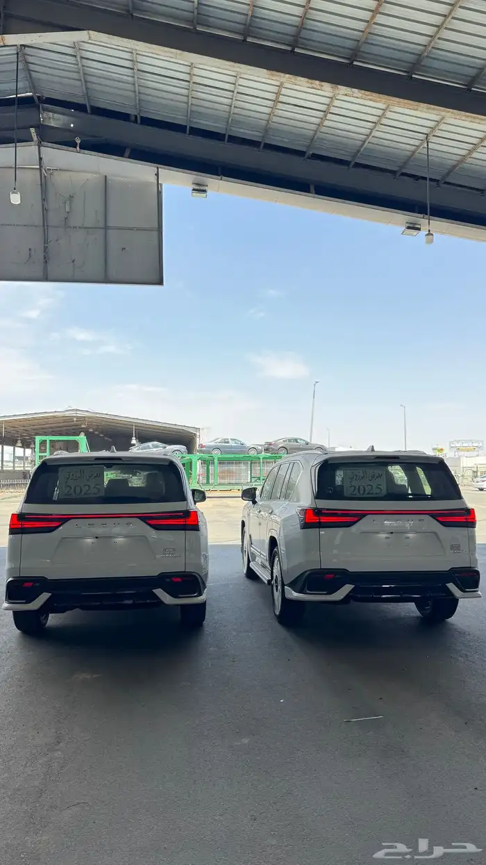 لكزس 2025 LX600 فئة اف سبورت سعودي ابيض لولوي فاتورة ضريبية 3