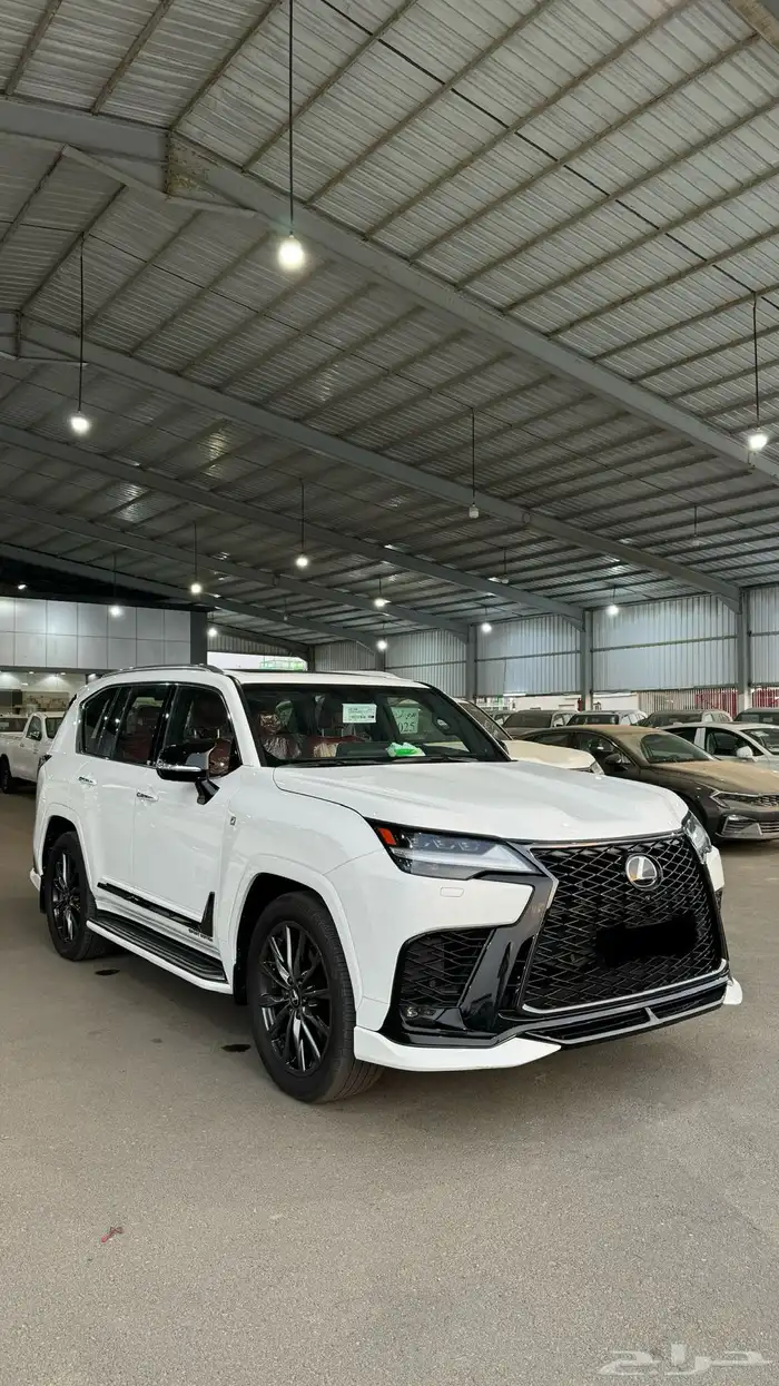 لكزس 2024 LX600 فئة اف سبورت ابيض لولوي ماشي 13 الف وكالة 0