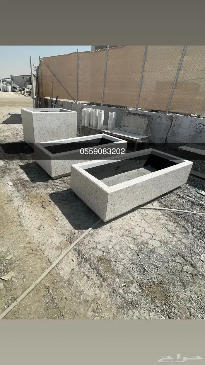 كراسي خرسانية احواض زراعة حاويات نفايات طاولات مصدات 36