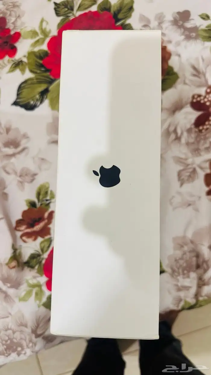 AirPod max with smart box 1