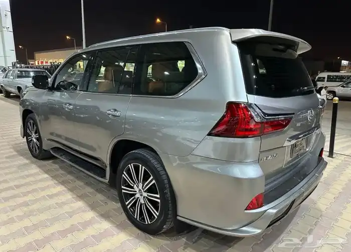 لكزس LX570 موديل 2018 فل كامل نضيف جدا 26