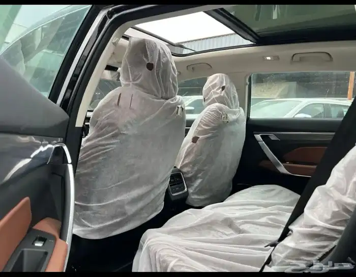 جيلي ازكارا 2023 فل بانوراما جلد كمرات محيطية اصفار سعودي 12