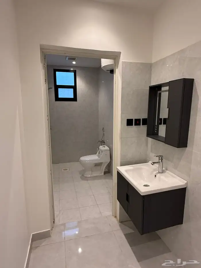 للايجار شقة عوايل 4 غرف جديدة مكيفات ومطبخ راكب 3