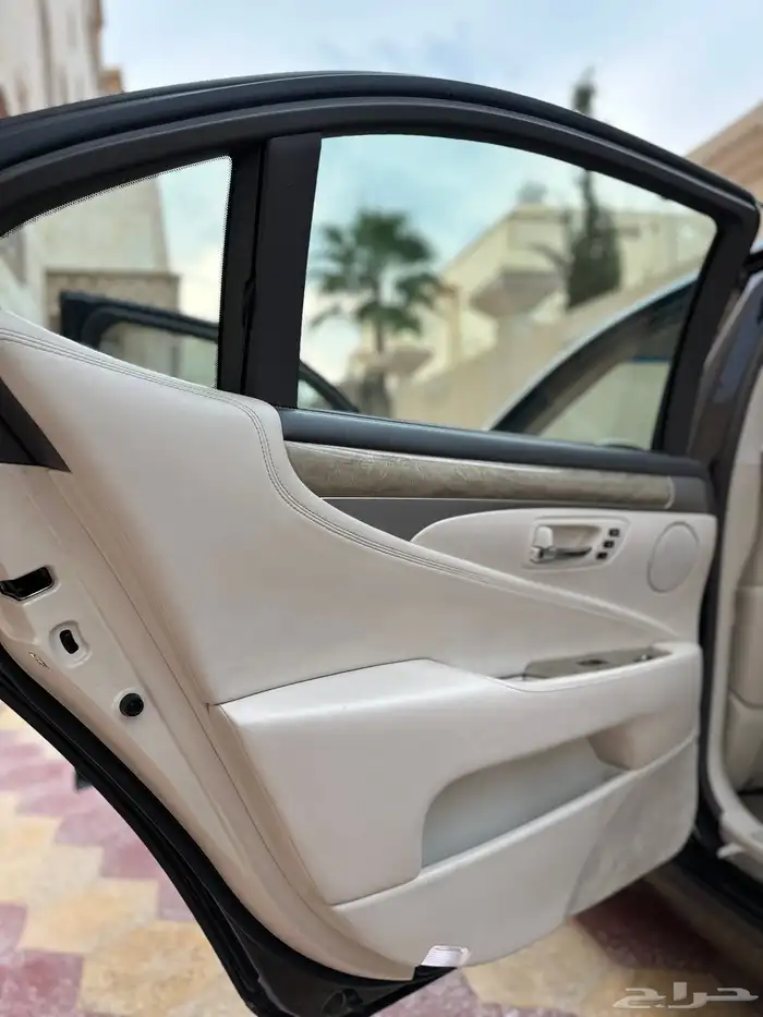 لكزس LS 460 موديل 2013 نظيف جدا 37