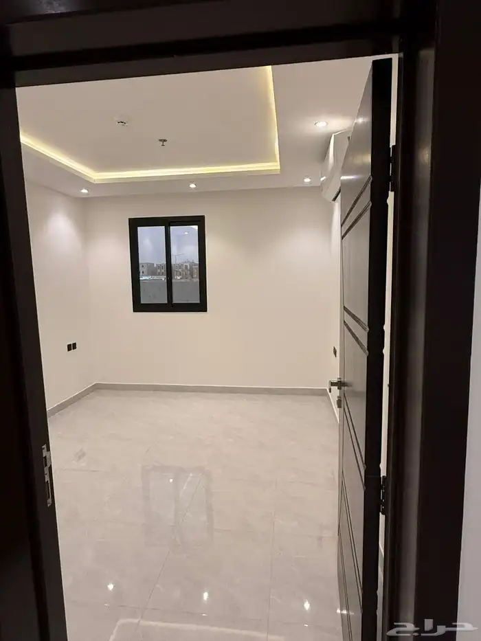 للايجار شقة عوايل 4 غرف جديدة مكيفات ومطبخ راكب 1