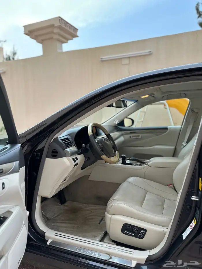 لكزس LS 460 موديل 2013 نظيف جدا 31