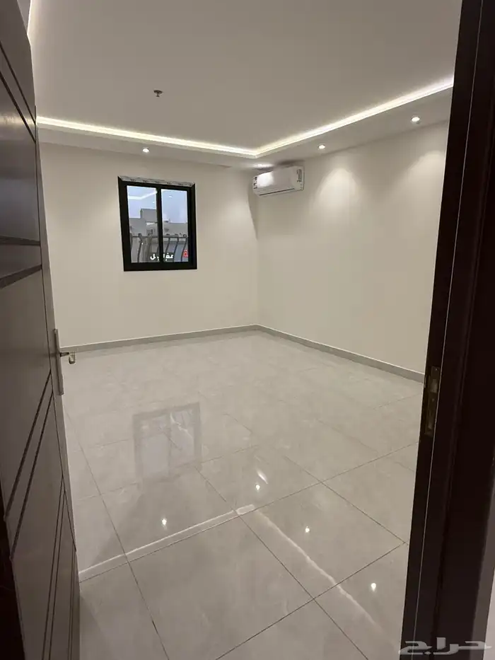 للايجار شقة عوايل 4 غرف جديدة مكيفات ومطبخ راكب 2