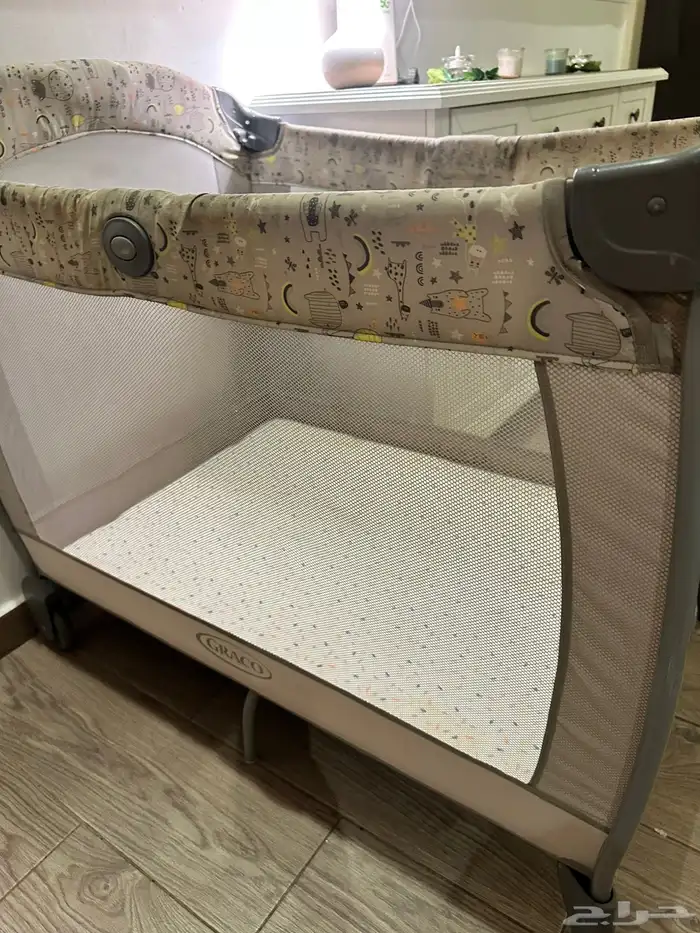 سرير اطفال و عربيه اطفال وسياره اطفال 2