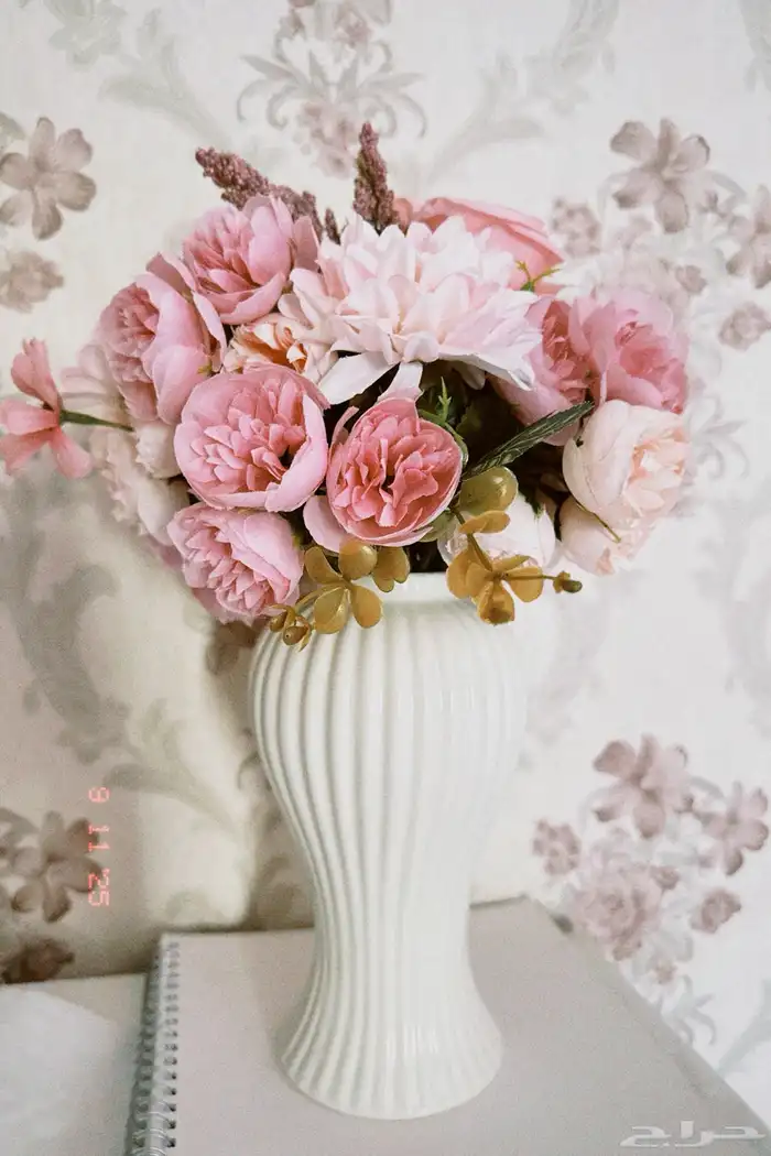 فازة ورد صناعي جاهزة وجديدة للبيع  vase of flower 1
