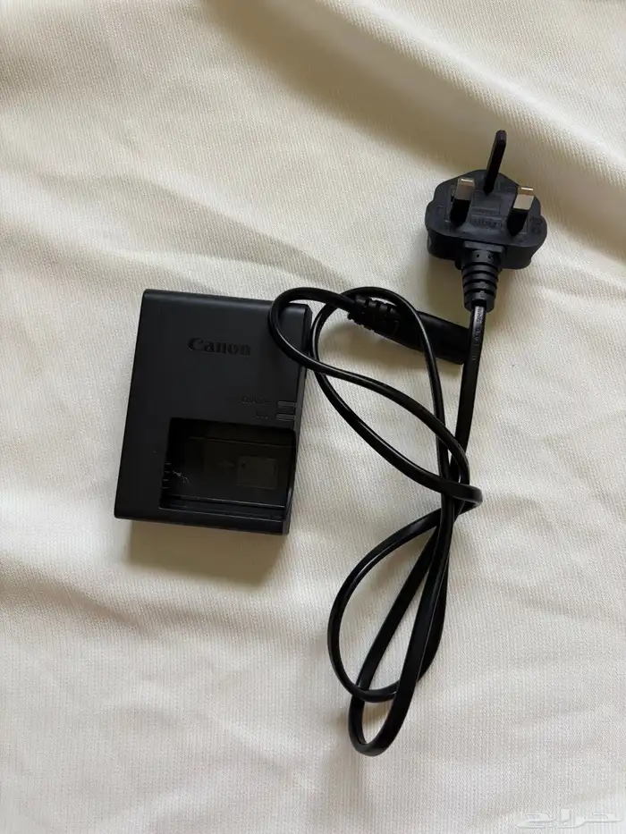 كاميرا Canon R50 بكامل الملحقات 7