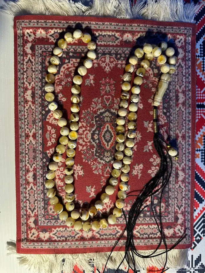 مسباح كهرمان شوائب جميل 4