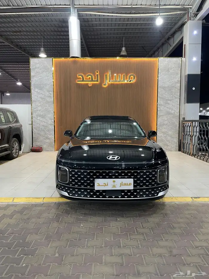 ازيرا V6 موديل 2023 فل كامل 1