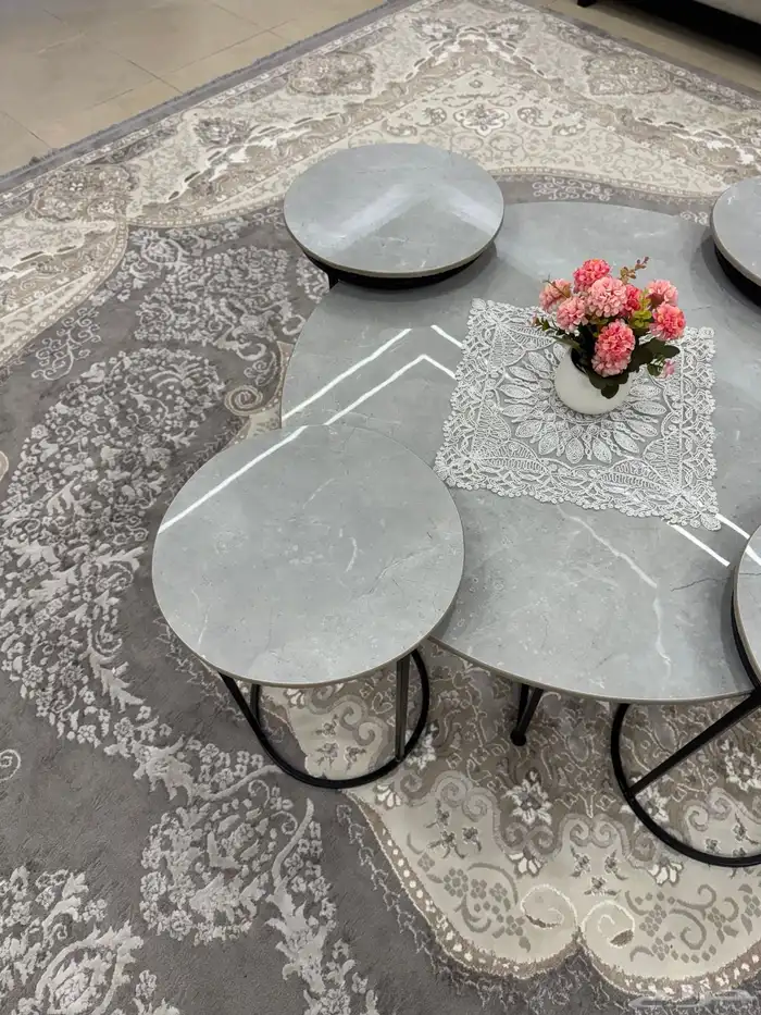 طاولة نضيفة جدا 1