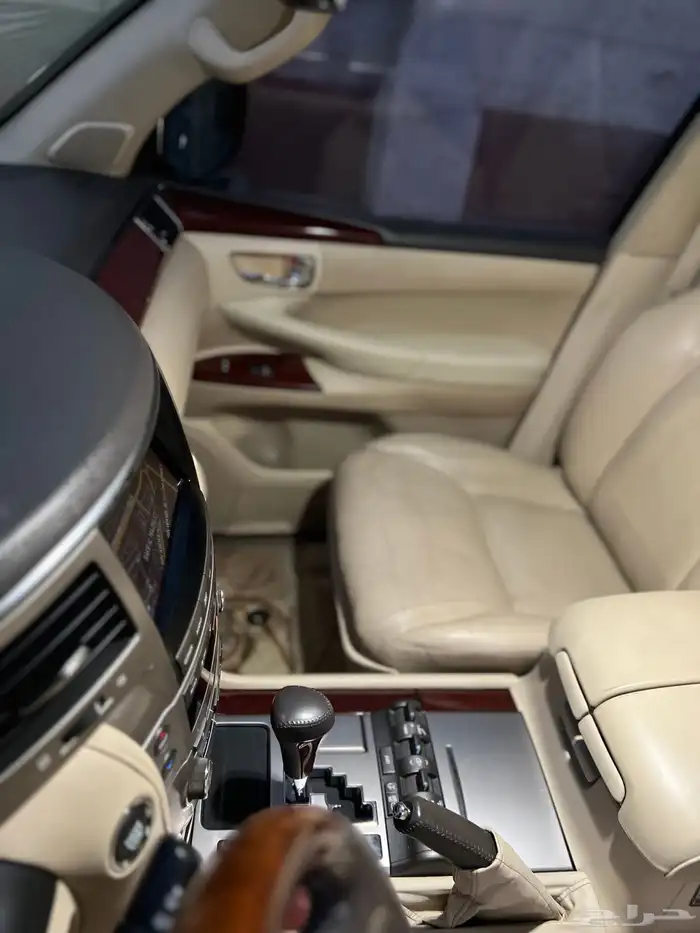 لكزس LX570 فل اوبشن DD بريمي 2013 قمة المظافة بريمي وكالة 25