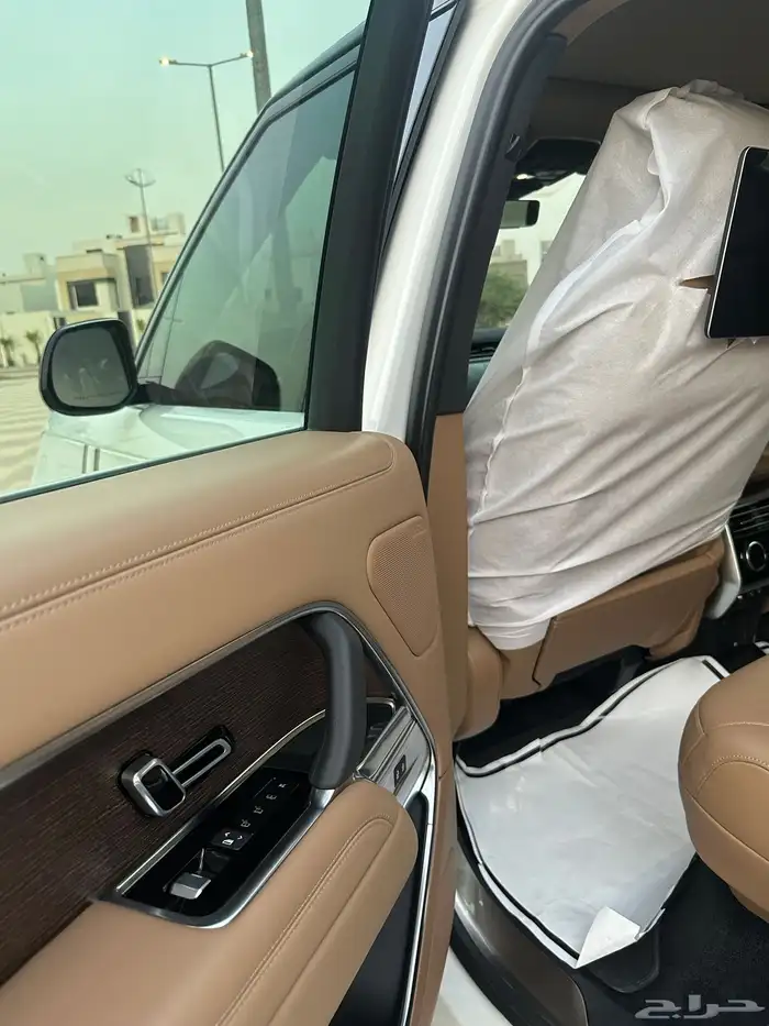 للبيع رنج روفر HSE 2023 فل كامل 9