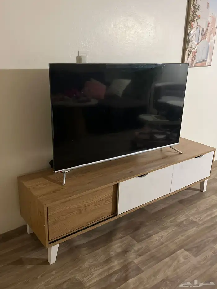 طاولة تلفزيون استخدام نظيف بس معاد احتاجها. 0