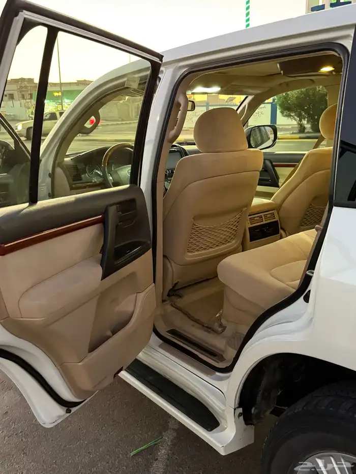 لاندكروزر 2014 v8 GXR3 12