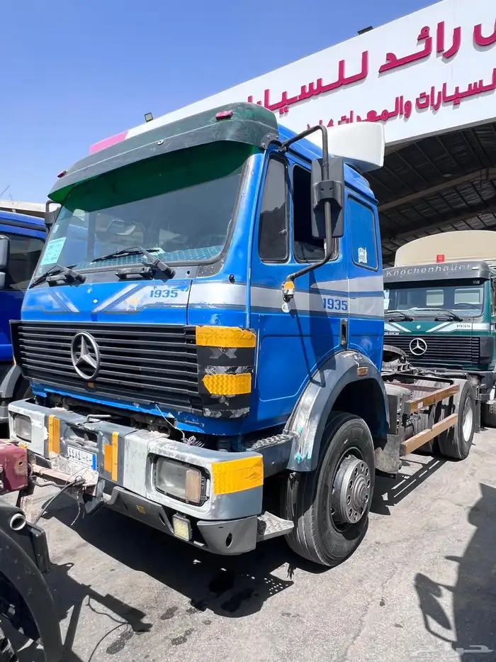 حراج معرض رائد للسيارات كل يوم جمعة 9