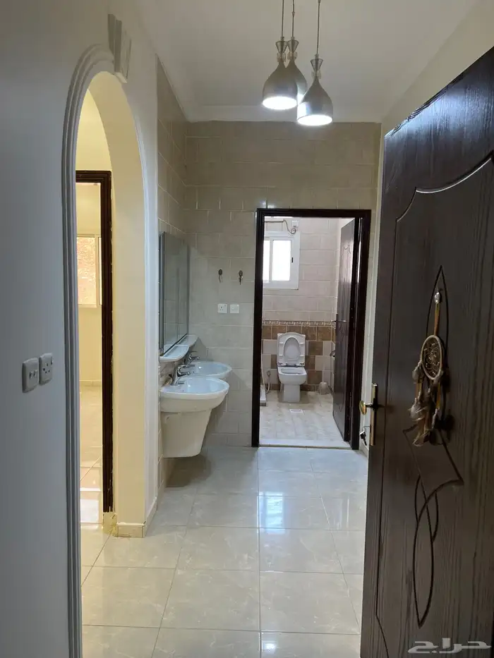 شقة في الحمراء للايجار 5 غرف 0