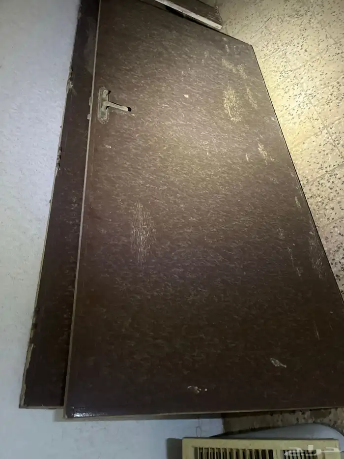 ابواب خشبيه للبيع مع المغاسل بحاله ممتازه جدا 1