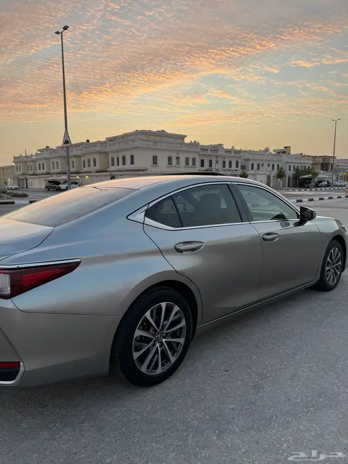 لكزس 2023 استاندر ES250 نظيف 8