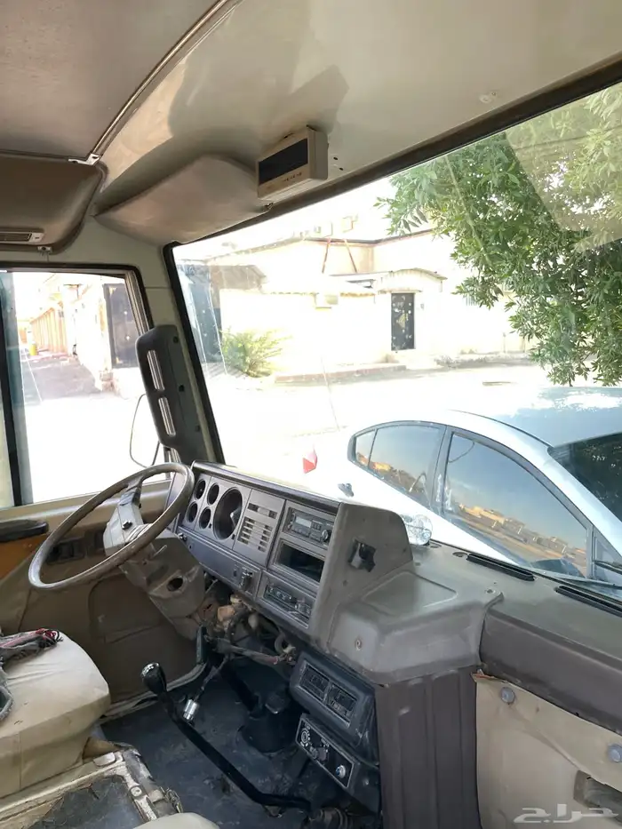 باص نيسان سفليان مسقط موديل 98 نظيف مخزن ممشا قليل 3