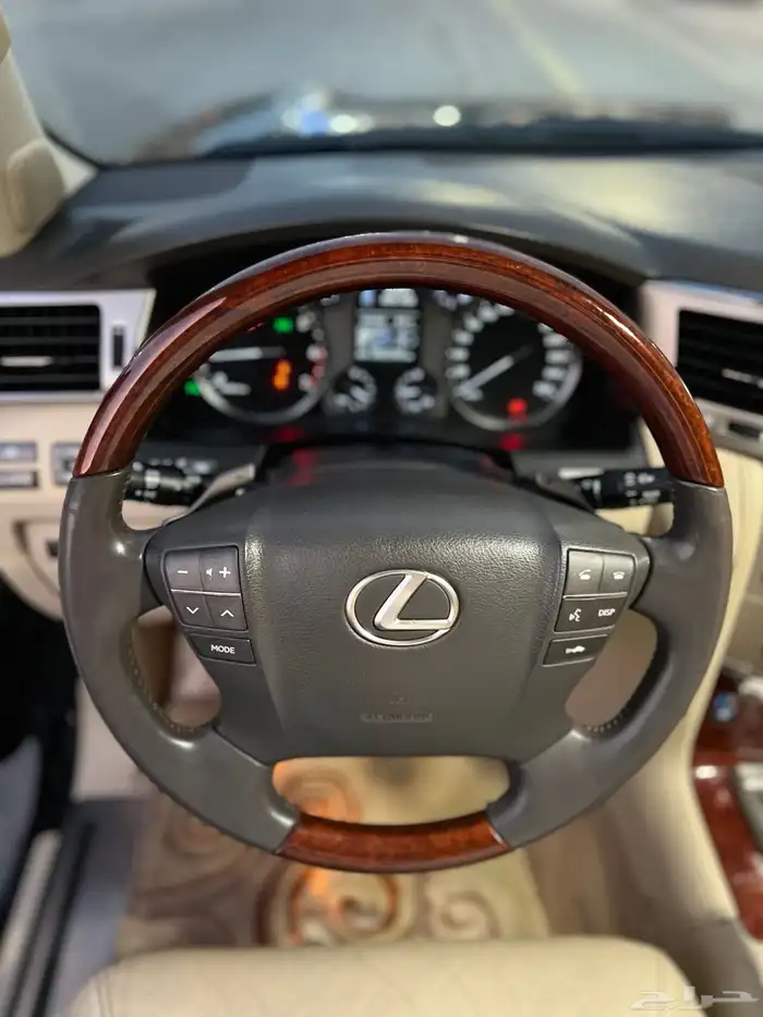 لكزس LX570 فل اوبشن DD بريمي 2013 قمة المظافة بريمي وكالة 21