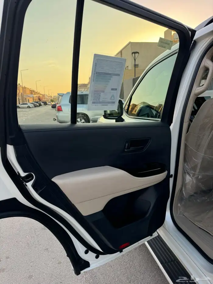 لاندكروزر 2024 L2 12
