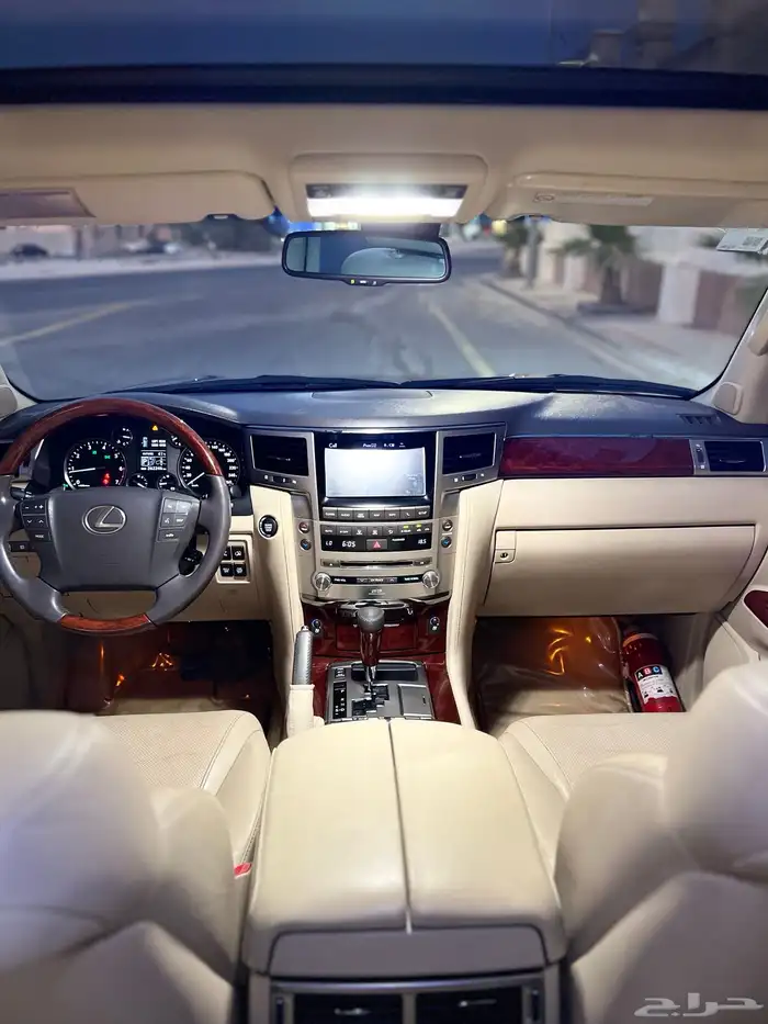 لكزس LX570 فل اوبشن DD بريمي 2013 قمة المظافة بريمي وكالة 36