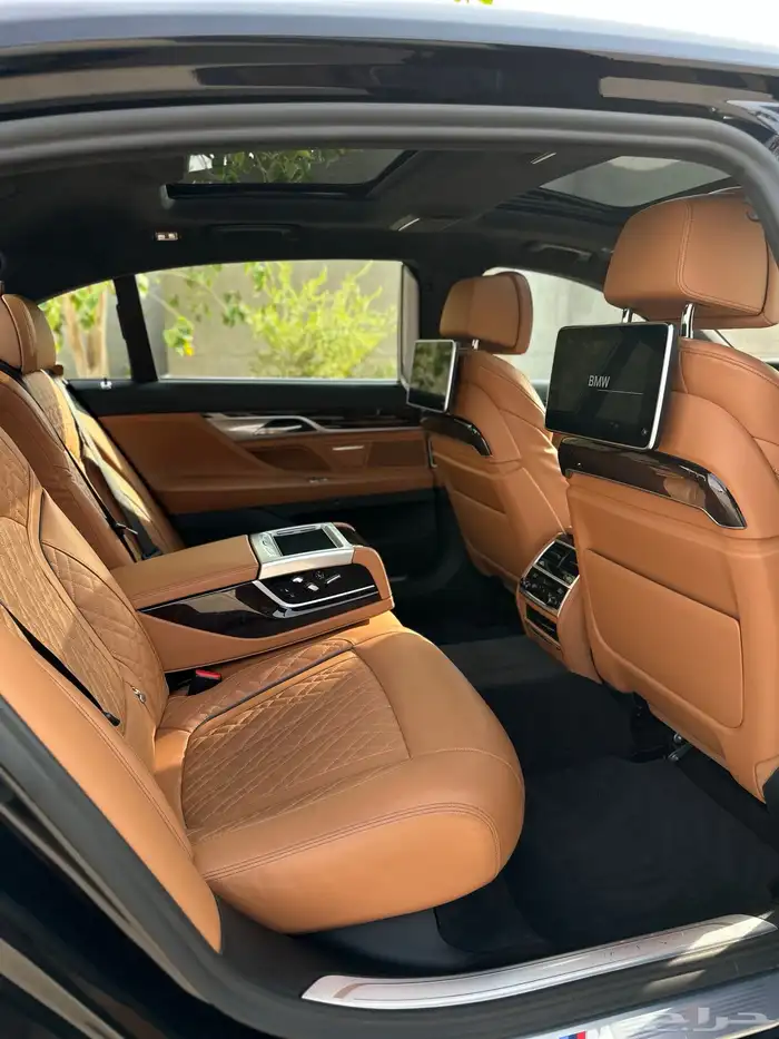 بي ام 740i ام كت 2021 29