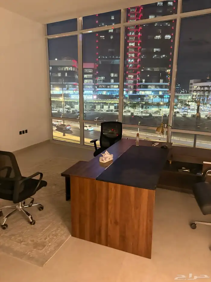 مكيف كاسيت 3 طن و مكاتب وكراسي وصناديق حفظ ملفات 2