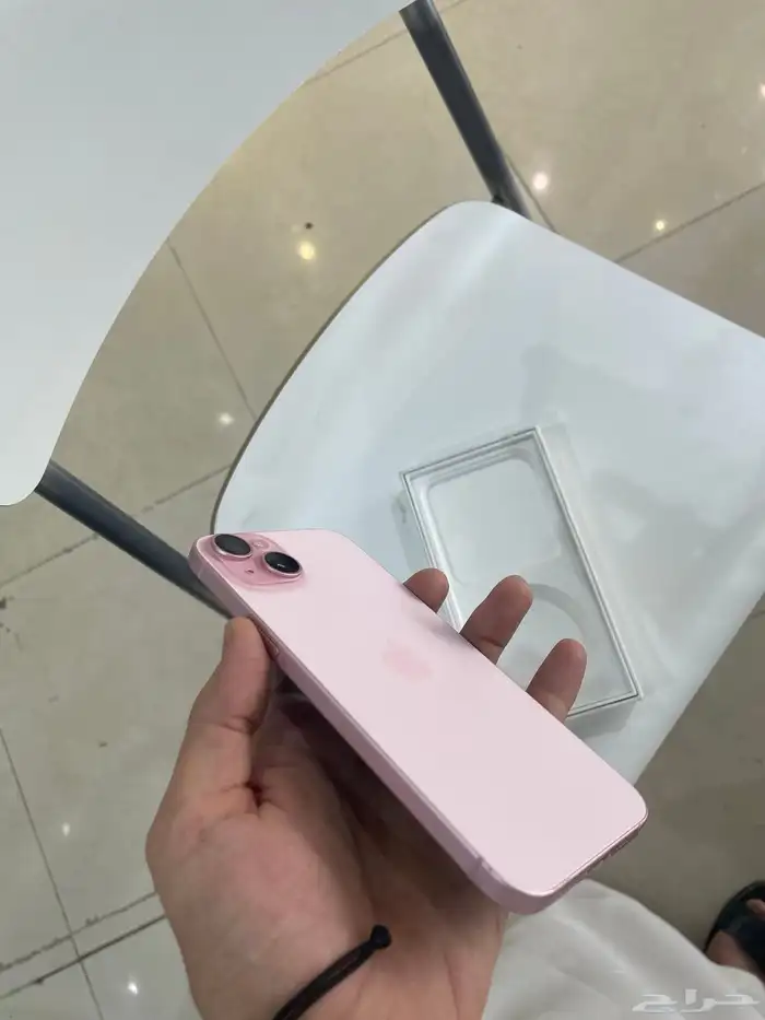 ايفون 15 بلص وردي لللبيع 2