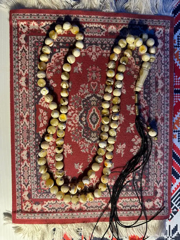 مسباح كهرمان شوائب جميل 1