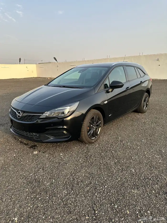 أوبل أسترا سبورتس موديل 2021 Opel Astra Sports لون أسود 2