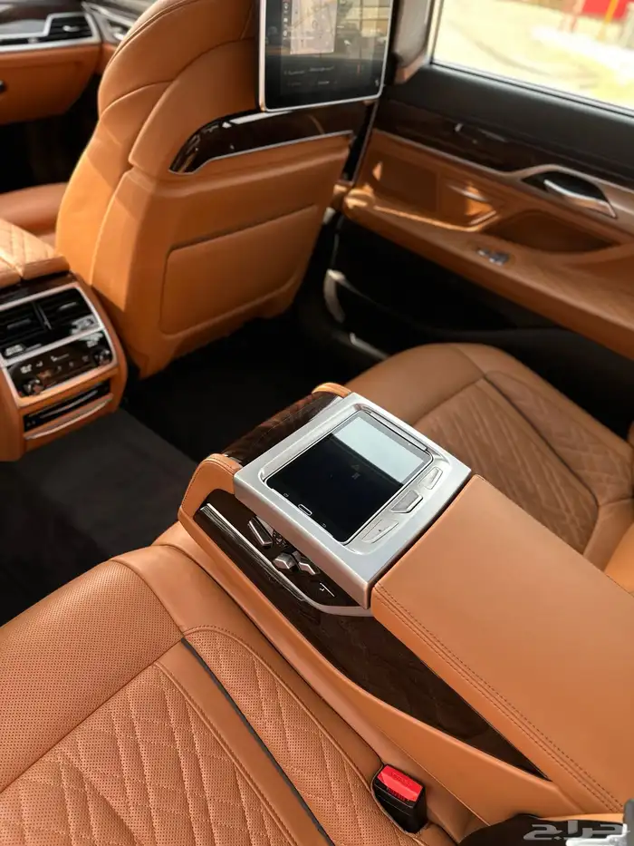 بي ام 740i ام كت 2021 48