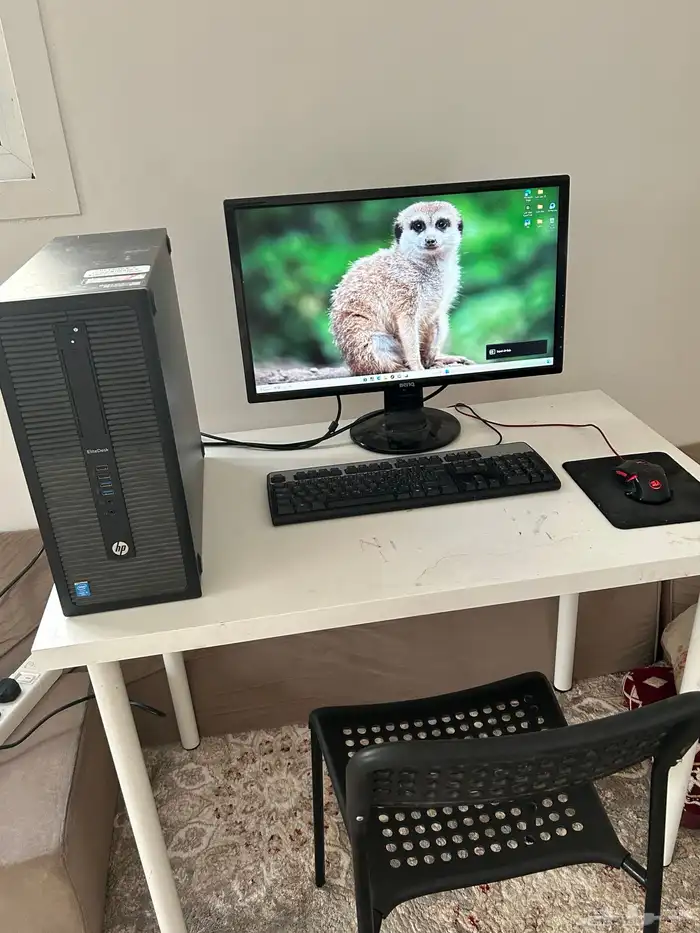 كنبيوتر بكامل اغراضه مع طوله وكرسي 1