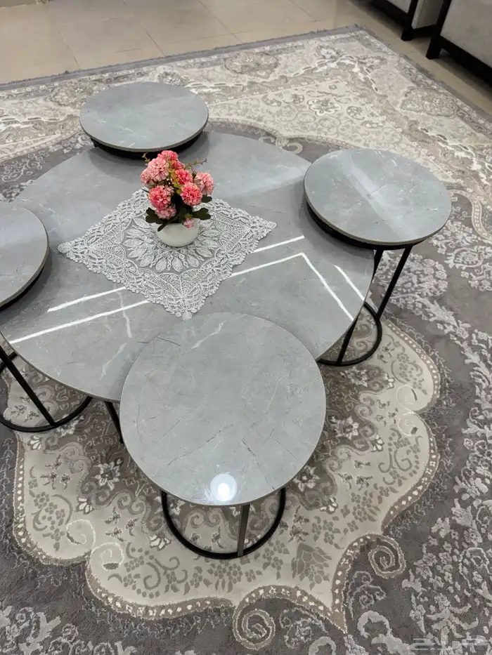 طاولة نضيفة جدا 2