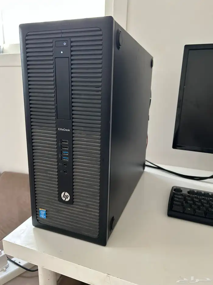 كنبيوتر بكامل اغراضه مع طوله وكرسي 0