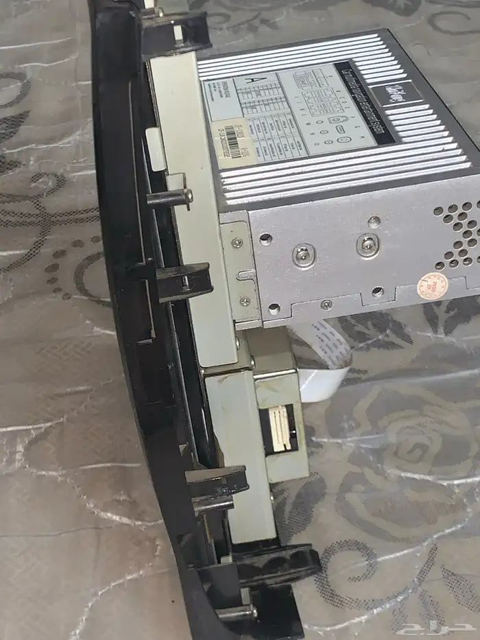 يوجد شاشة باجيرو مقاس 16 انش 10