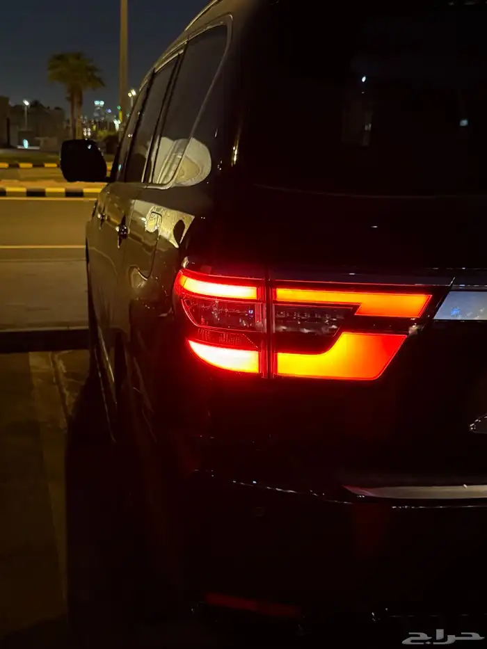 نيسان باترول بلاتينيوم اسود V6 2024 4