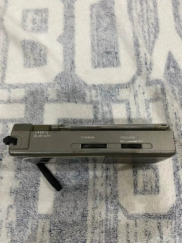 راديو وساعه SANYO انتيكا 2