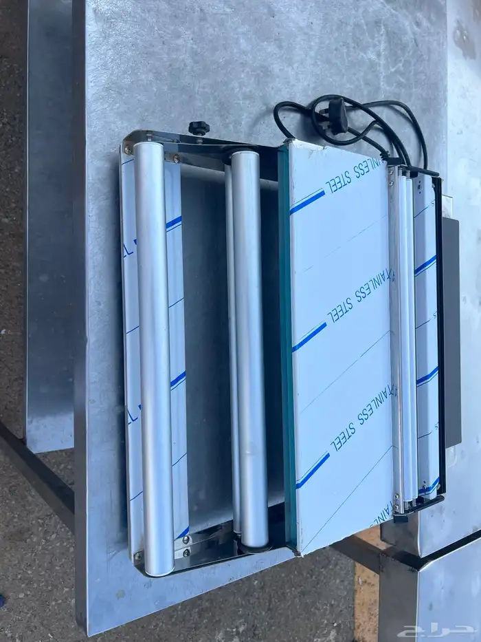 طاولات ستيل و عجانة ومكينة تغليف 8