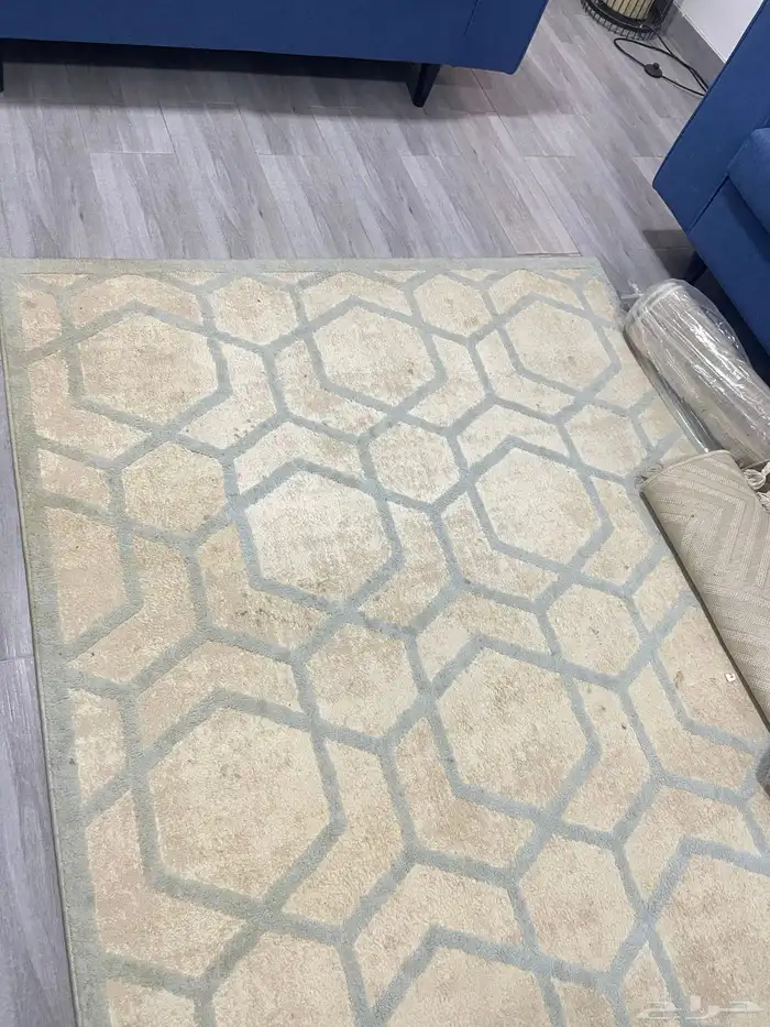 سجاد   زولية 75 ريال طولها وعرضها موجود بالصوره 0