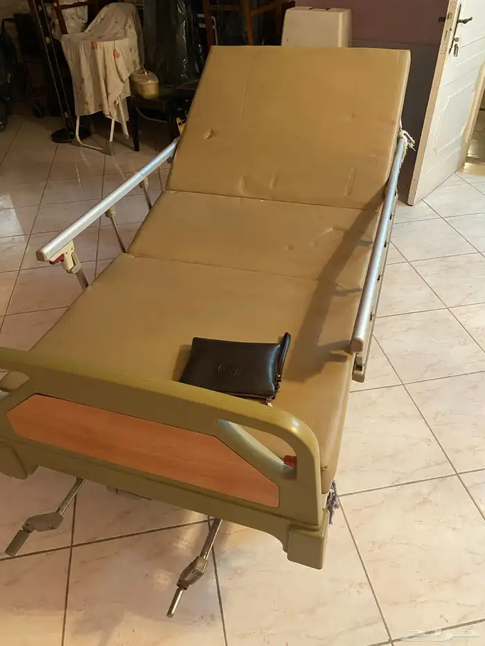سرير طبي يدوي مع مرتبه 5