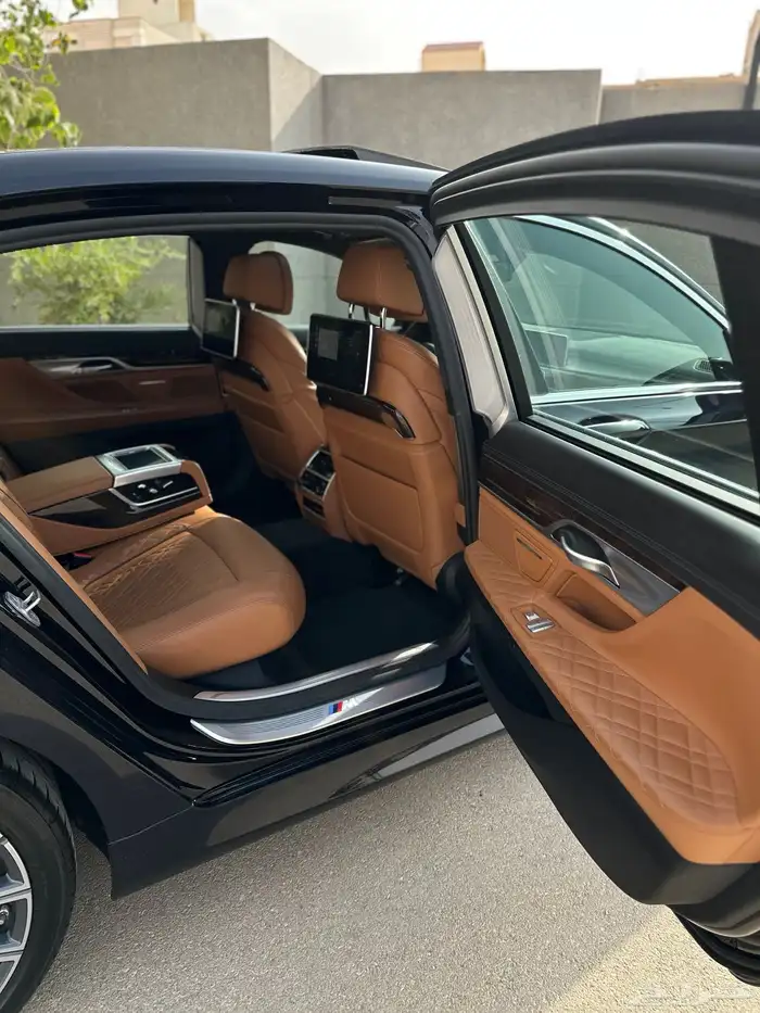 بي ام 740i ام كت 2021 30