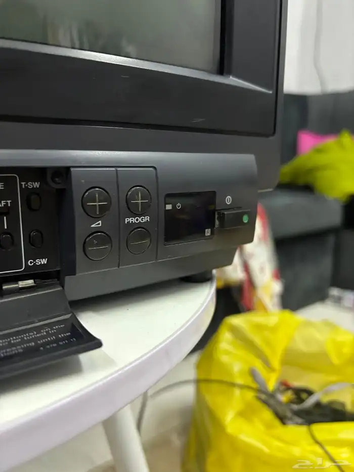 تلفزيون سوني 16 بوصة مع جهاز مشغل فيديو LG نوع الشريط VHS 11